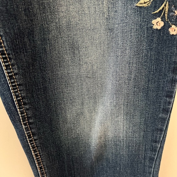 Vintage America Embroidered Bestie Jeans - Picture 3 of 9